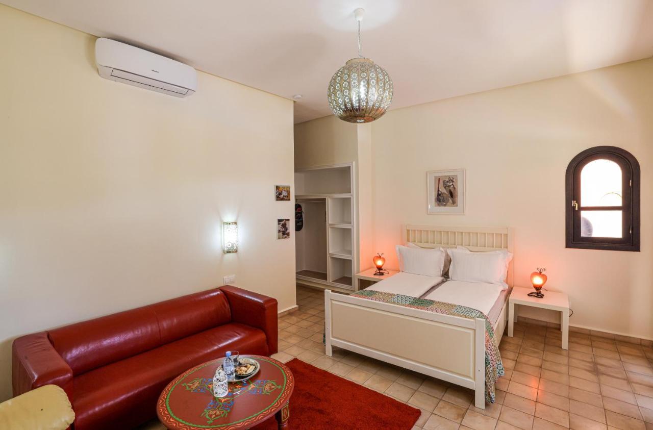 Tiguemine Sarah Hotel Douar Akkara Exterior foto